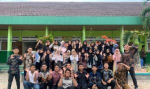 Bersama siswa binaan.